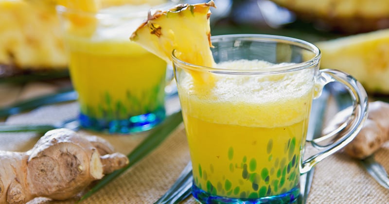 Smoothie detox à l'ananas, au citron et gingembre 