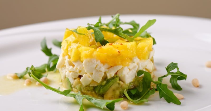 Voici un tartare d'avocat, de mangue et de feta pour vos prochaines entrées