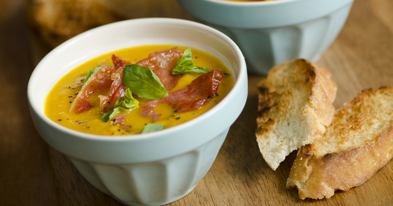 Soupe de melon au basilic et jambon sec