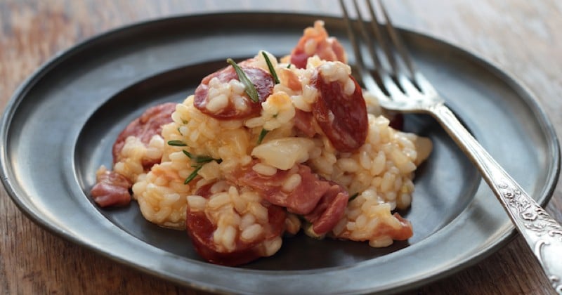 Diversifiez vos recettes de risotto avec cette version aux saucisses !