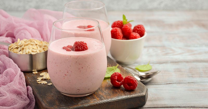 Smoothie aux fruits rouges et flocons d'avoine