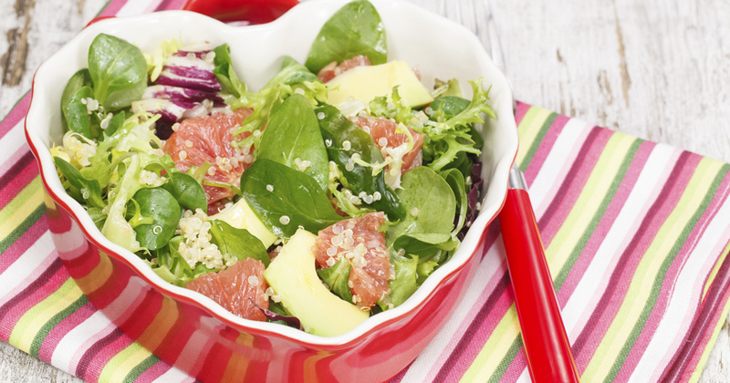 Salade healthy au quinoa, avocat et pamplemousse