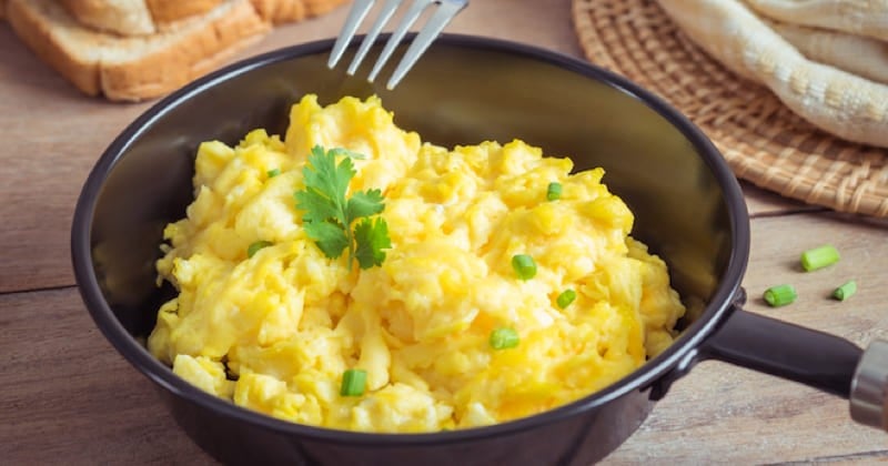 Oeufs brouillés au parmesan