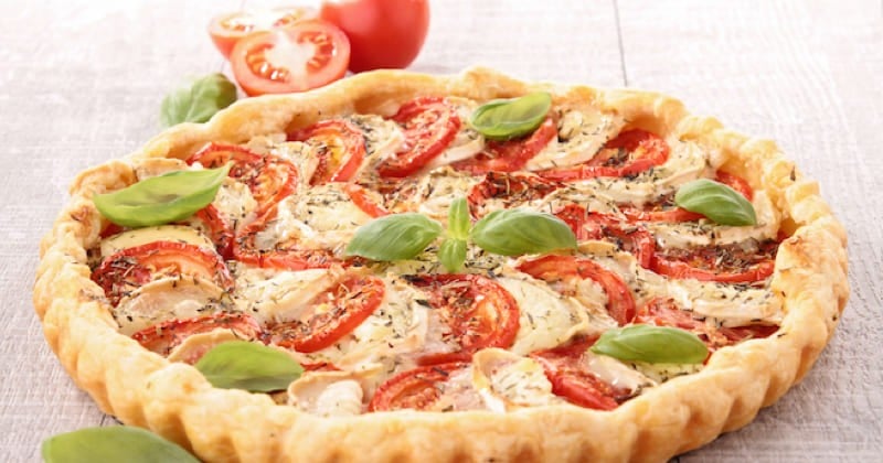 Tarte aux tomates, fromage de chèvre et basilic