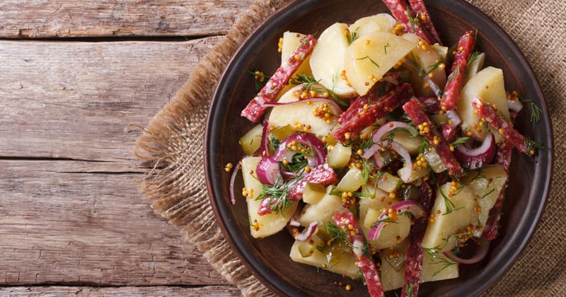 Salade de pommes de terre aux lardons et moutarde à l'ancienne