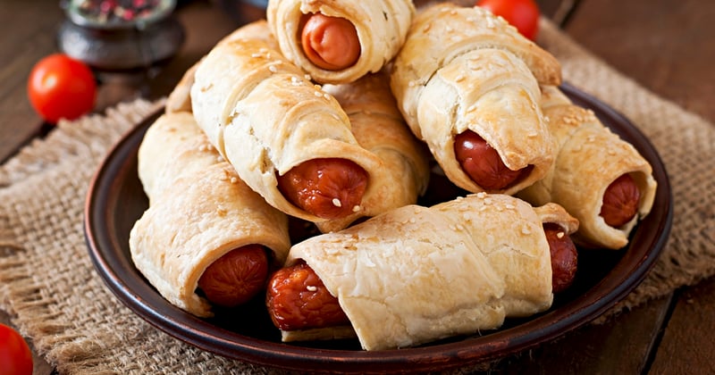 Feuilletés aux saucisses et sésame