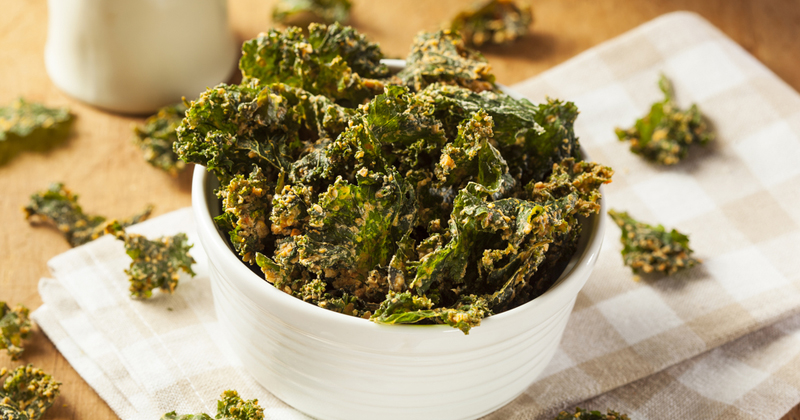 Chips de kale au miel et aux graines de sésame