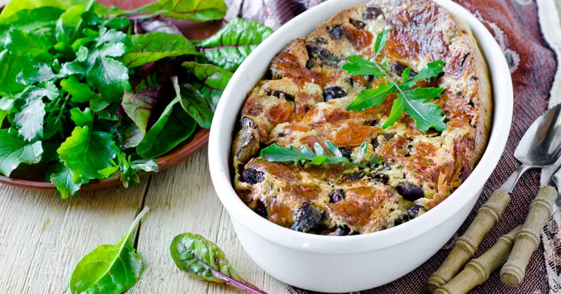 Clafoutis aux champignons, poireaux et fromage