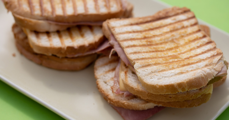 Croque-monsieur aux poires et roquefort