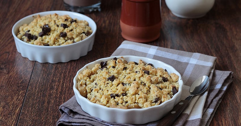 Crumble aux pommes, chocolat et bananes