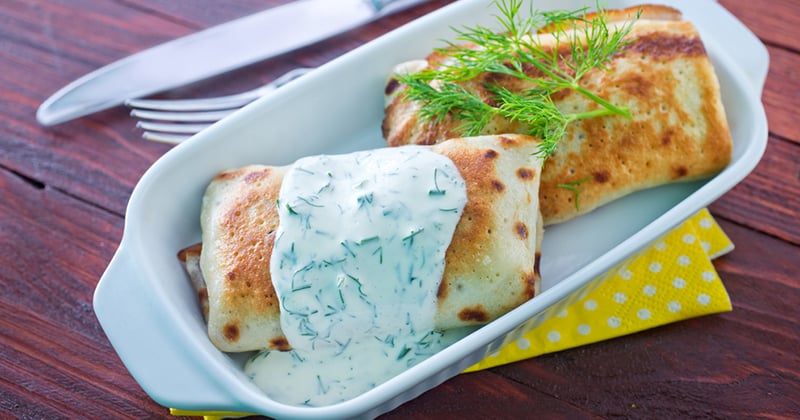 Crêpes aux légumes et sauce au yaourt