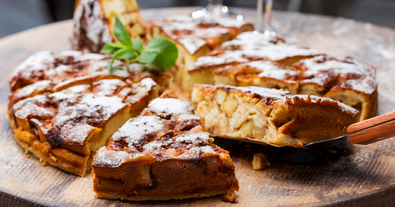 Gâteau aux pommes, chocolat blanc et rhum