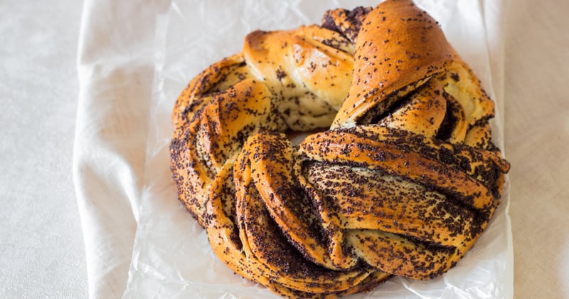 Brioche en couronne au pavot