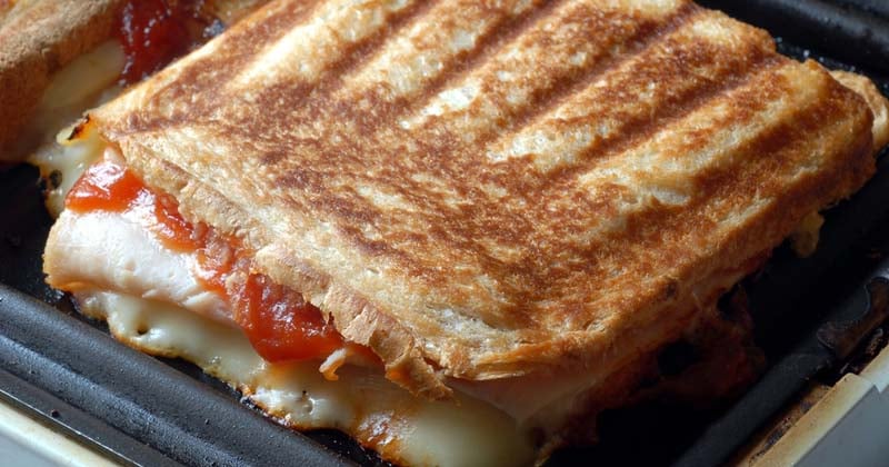 Croque-monsieur au reblochon et au jambon cru