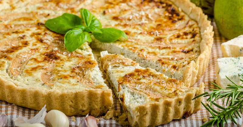 Quiche d'automne aux poires, fromage de chèvre et noix