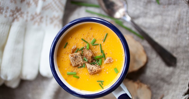 Soupe de patate douce et lait de coco aux croûtons