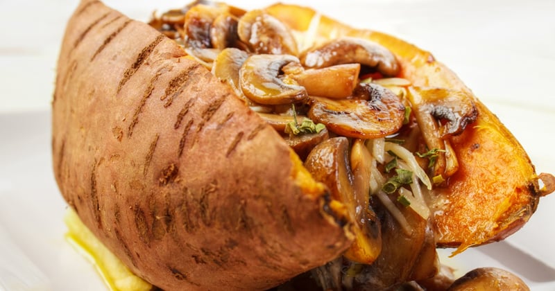 Patates douces farcies au fromage et aux champignons