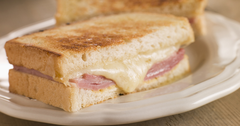 Croque-monsieur au roquefort et aux noix