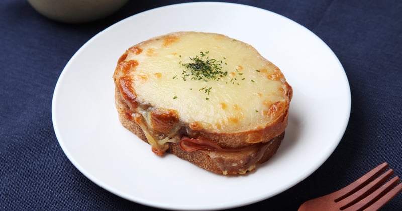 Croque-monsieur au pesto et à la mozzarella