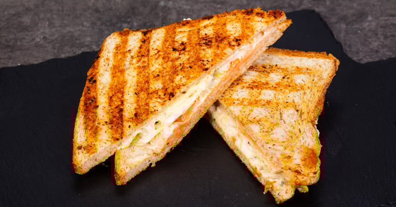 Croque-monsieur au saumon et à la mozzarella