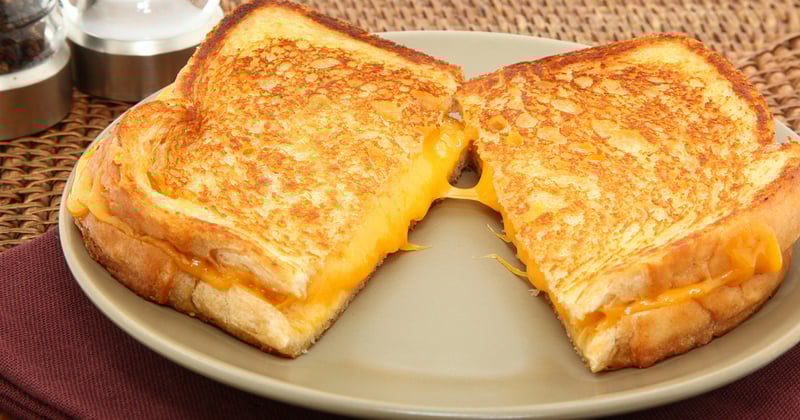 Croque-monsieur au cheddar