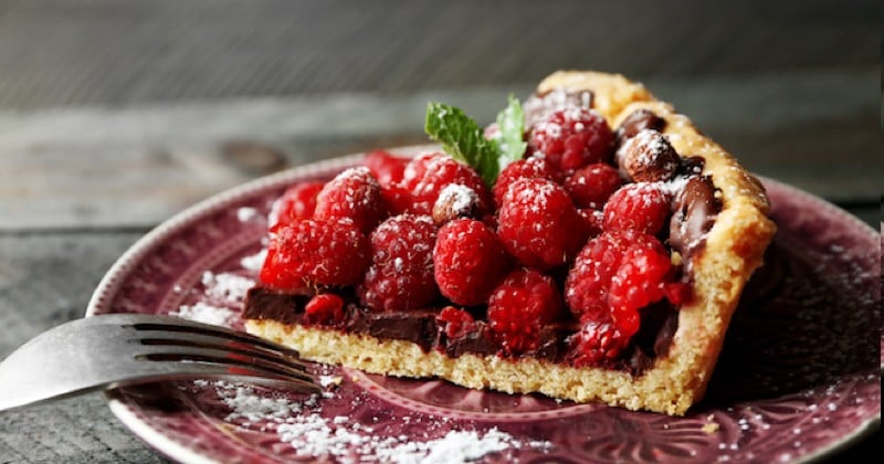 Servez cette tarte royale au chocolat et framboises