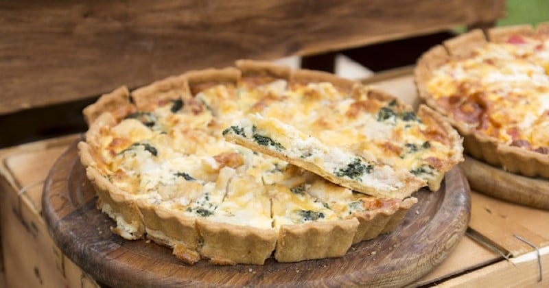 Quiche au fromage de chèvre, feta, épinards et miel