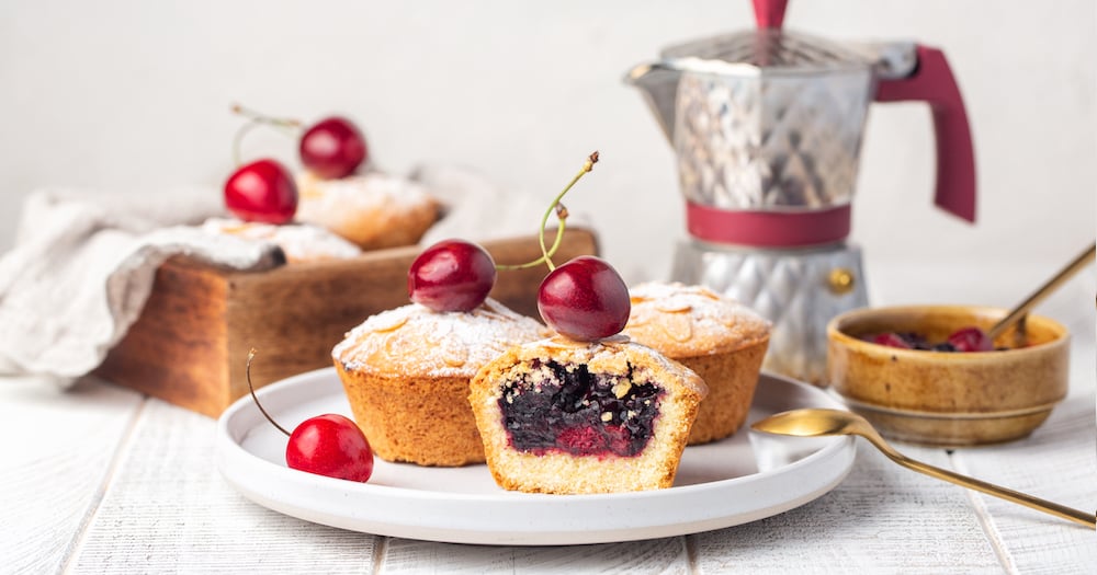 Muffins aux cerises et au cassis