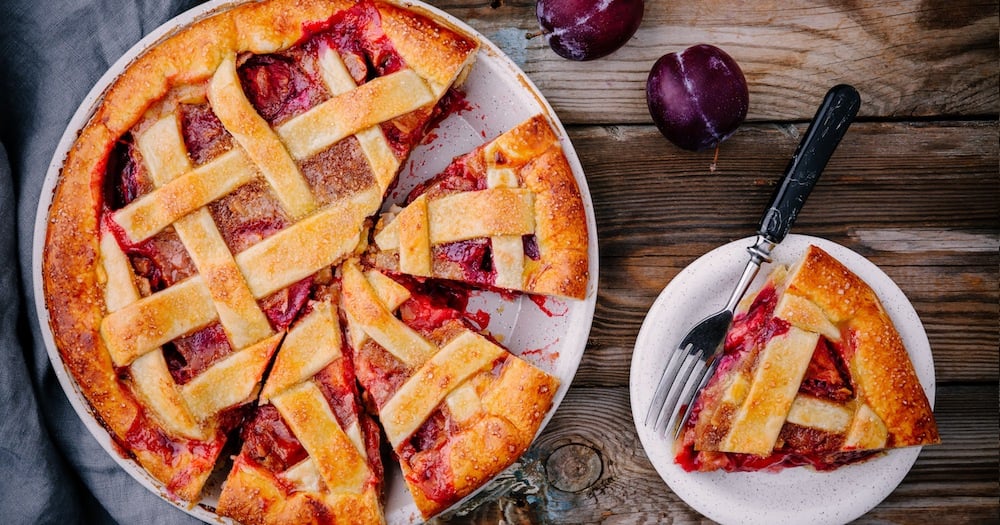 Tarte aux prunes et raisins