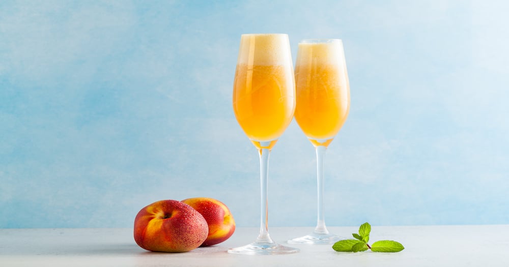 Cocktail Bellini à la pêche et au prosecco