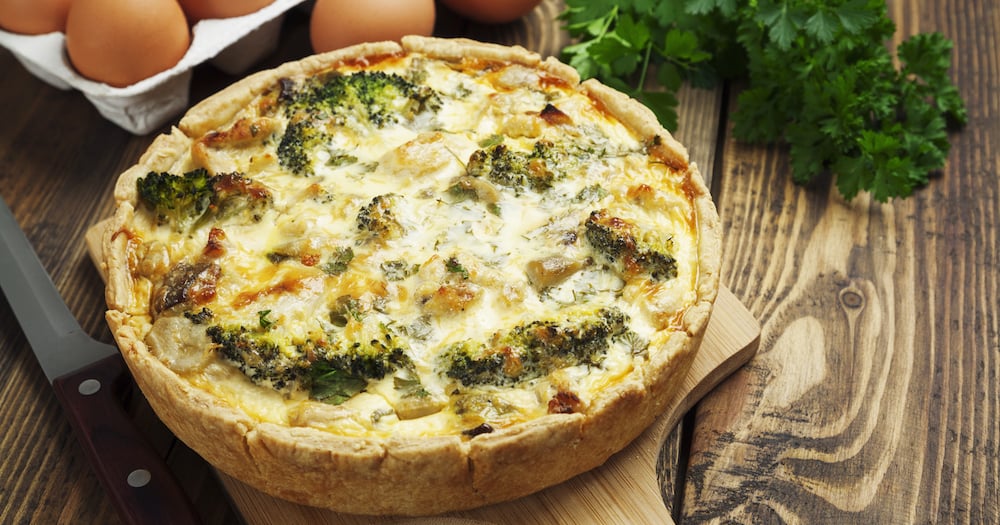 Quiche au poulet, brocolis et champignons