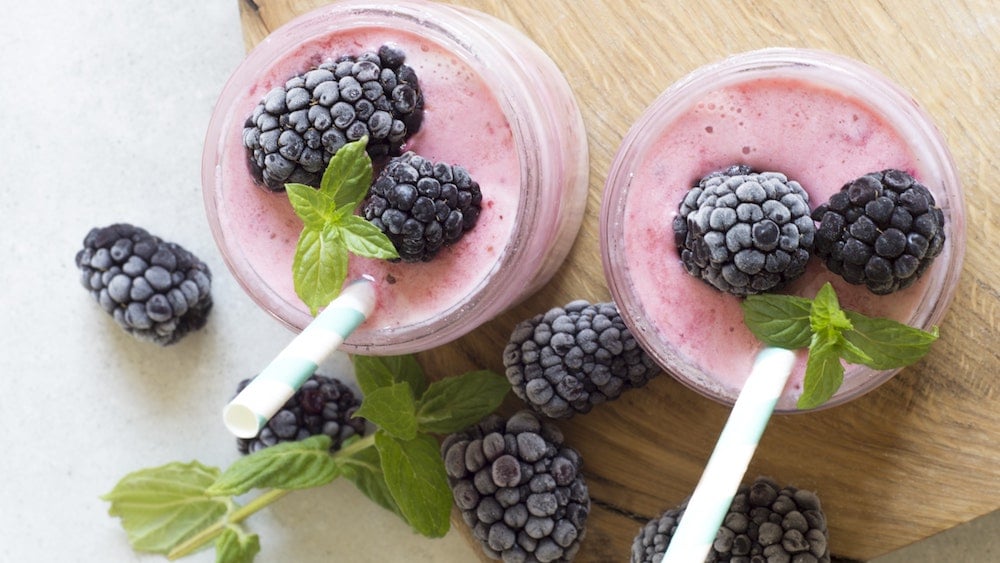 Délectez-vous avec ce smoothie gourmand aux mûres !