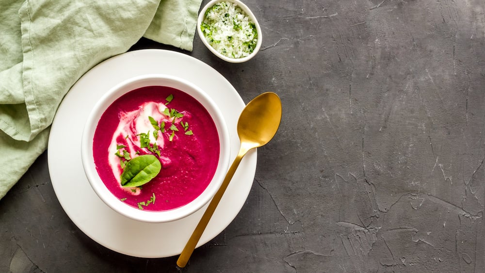 Soupe froide de betterave au chèvre frais