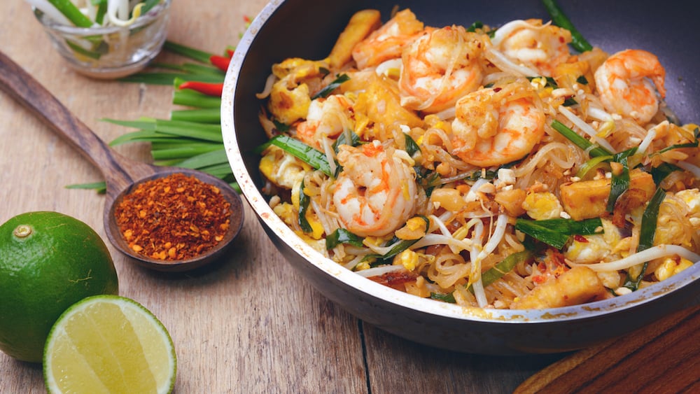 Wok de crevettes aux nouilles et légumes sautés