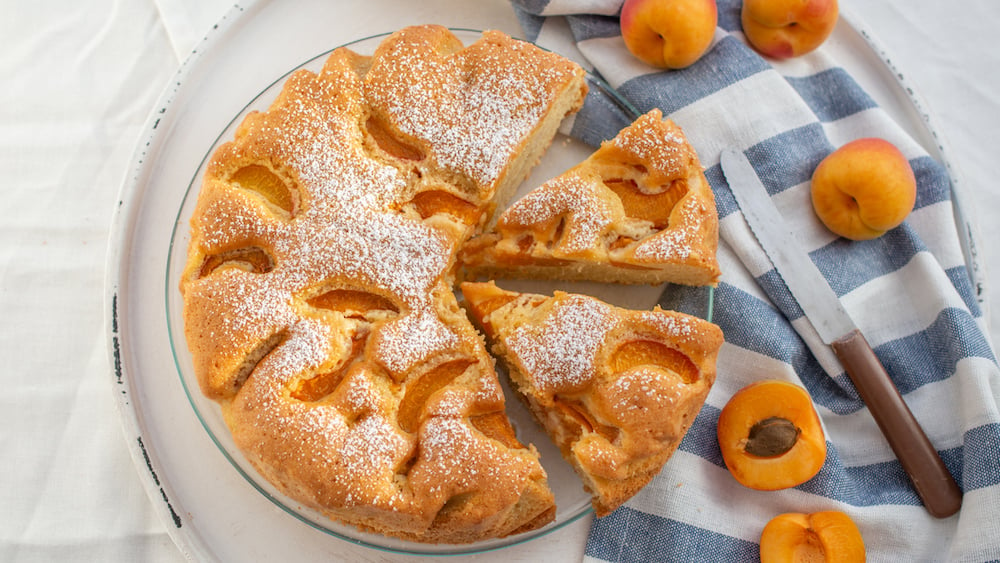 Gâteau simple au yaourt et aux abricots