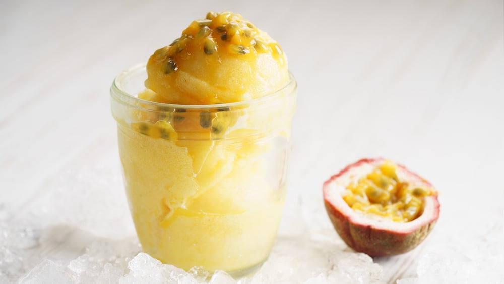 Glace au fruit de la passion sans sorbetière