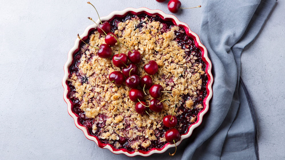 Crumble aux cerises et aux flocons d'avoine