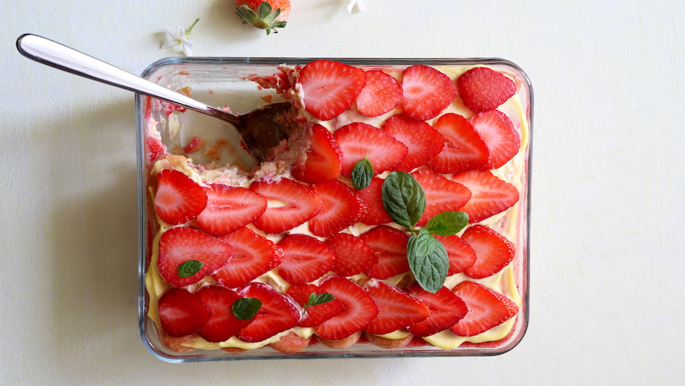 Rougissez de plaisir pour le tiramisu aux fraises, c'est un pur délice !