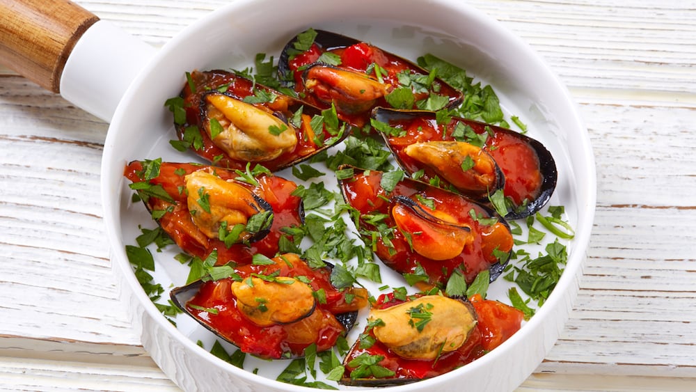 Les moules à la sauce tomate ont comme un goût de vacances au bord de la plage