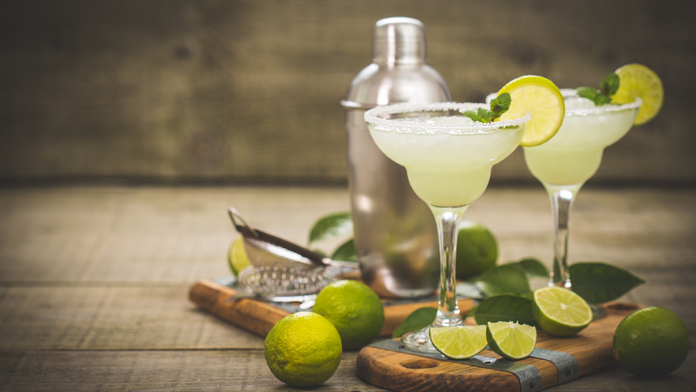 Direction le Mexique avec la vraie recette de la Margarita, un cocktail rafraîchissant !