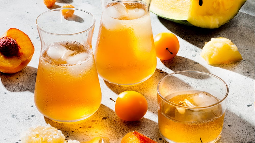 Punch d'été aux abricots et aux pêches