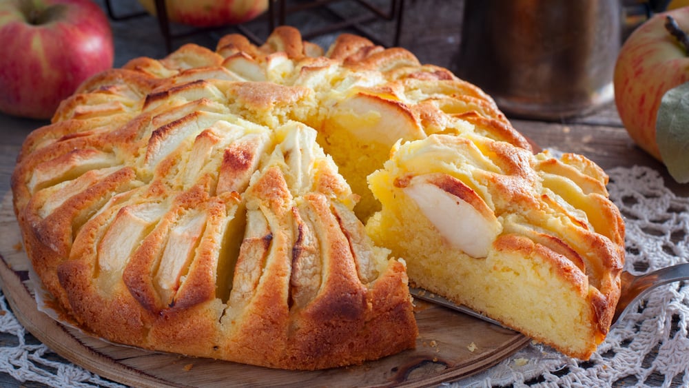 Voici la recette du meilleur gâteau aux pommes au monde, c'est super simple à faire à la maison !