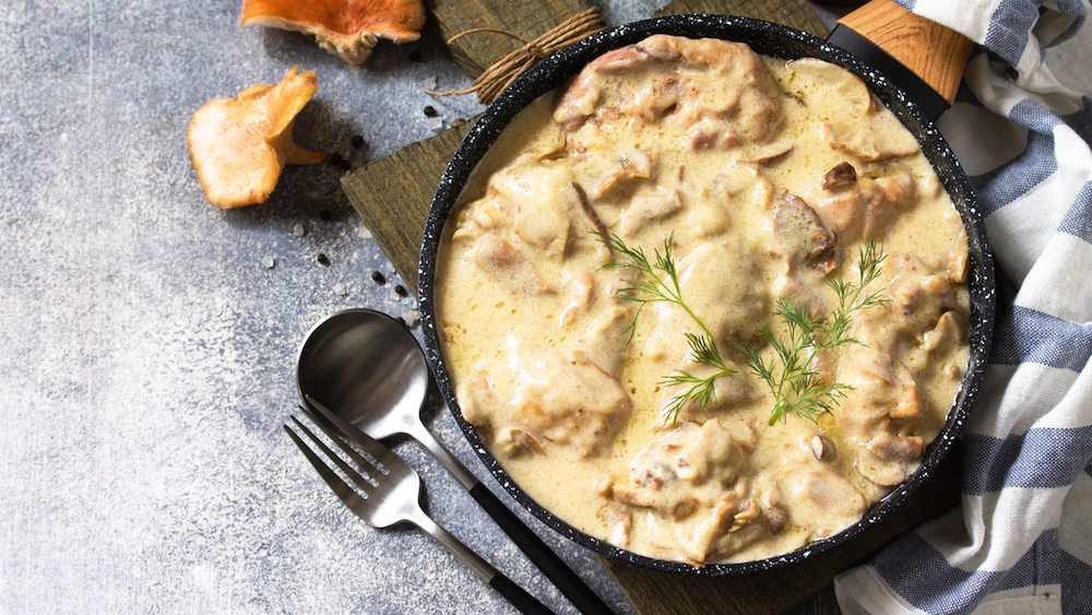 Fricassée de poulet aux champignons