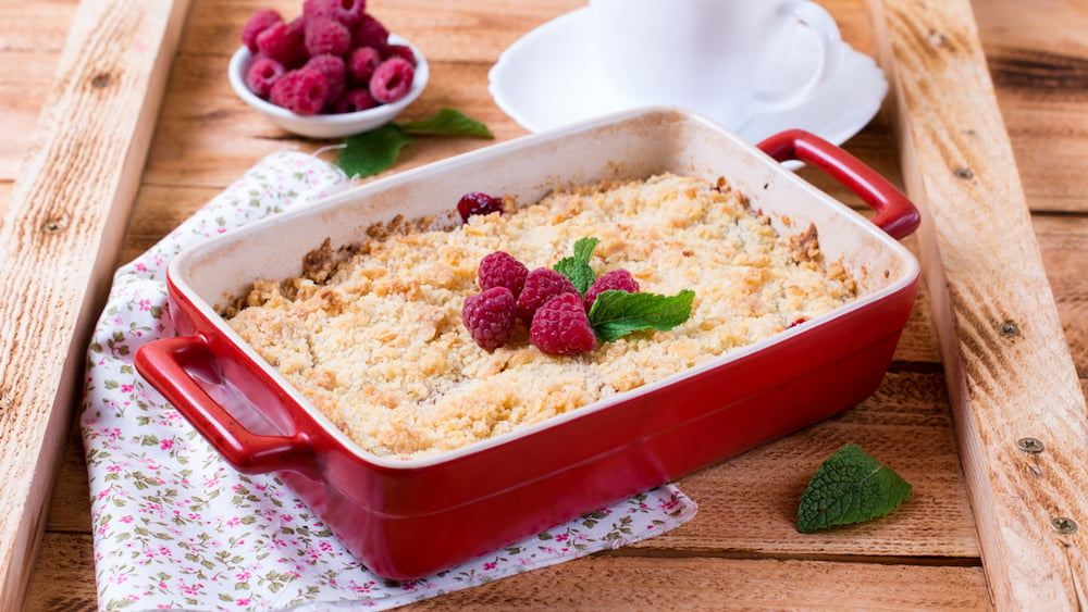 Crumble sans beurre aux pommes et aux framboises