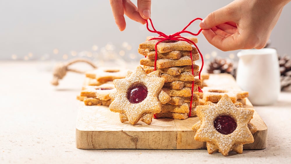 Biscuits de Noël fourrés à la confiture - Les Gourmands {disent} d'Armelle