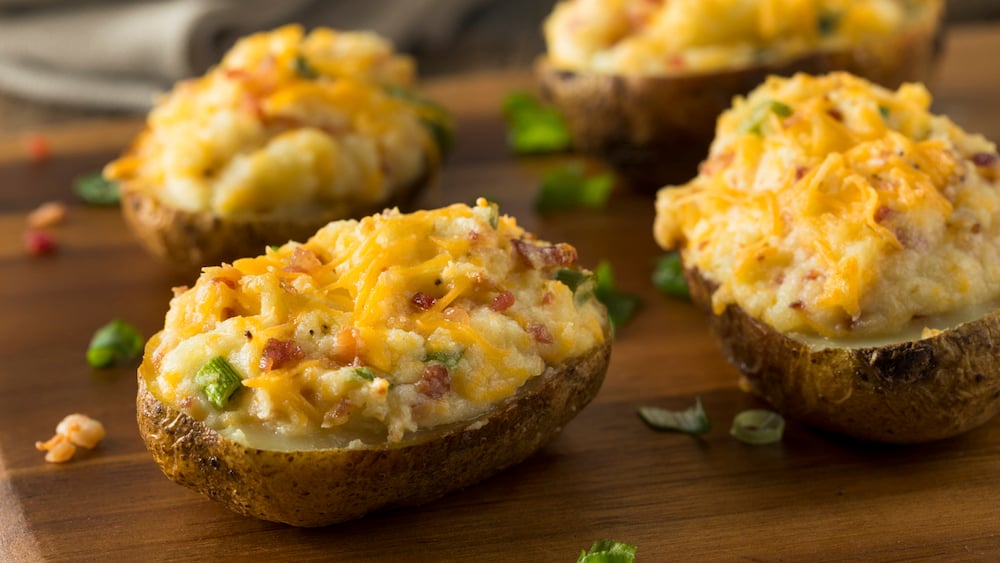 Pommes de terre farcies au saumon, épinards et fromage