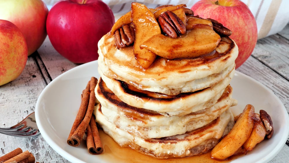 Pancakes aux pommes caramélisées