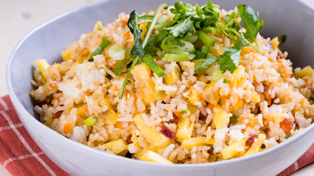 Salade de riz aux crevettes et à l'ananas