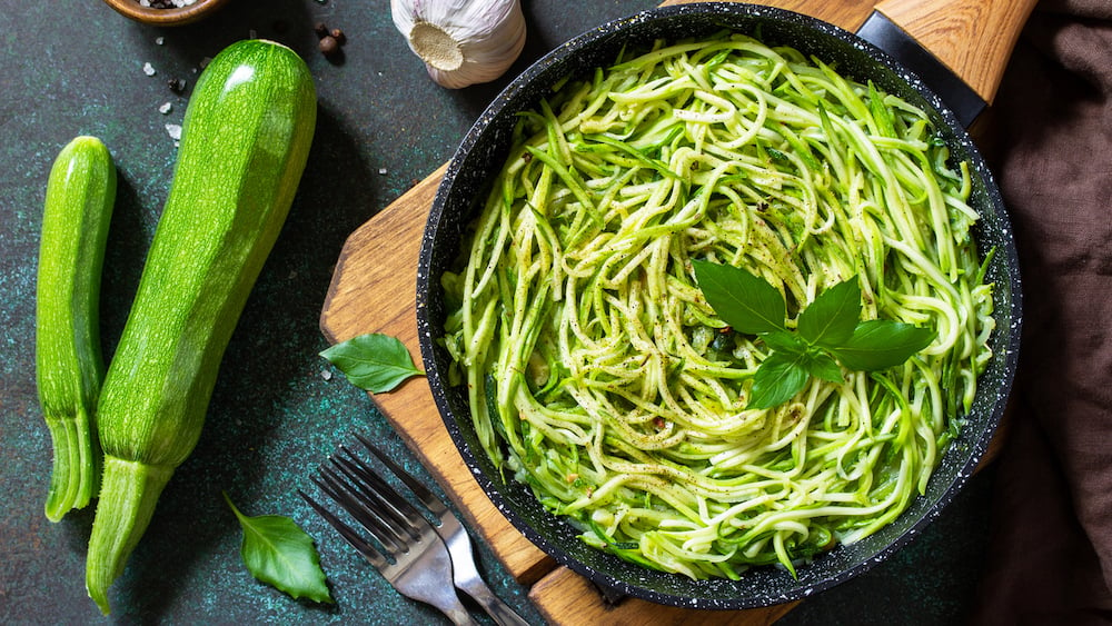 Spaghettis de courgettes au pesto