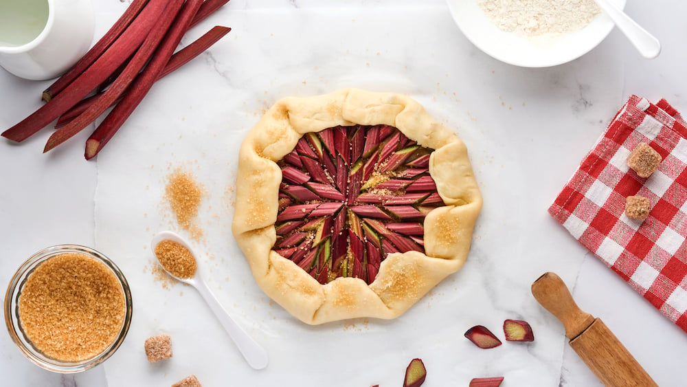 Tarte rustique à la rhubarbe